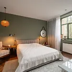 Center & Style Apartment